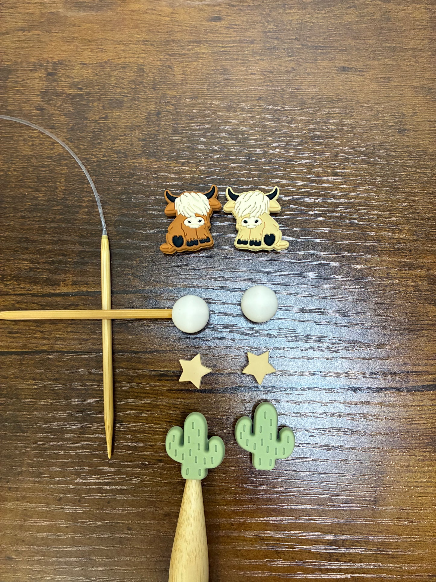 In a Pointy Moo'd Point Protector set